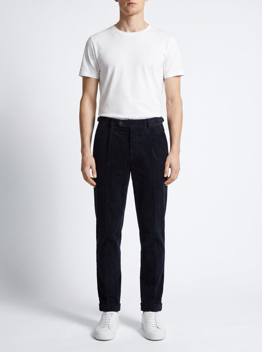 Marineblaue Cordhose mit gerader Passform