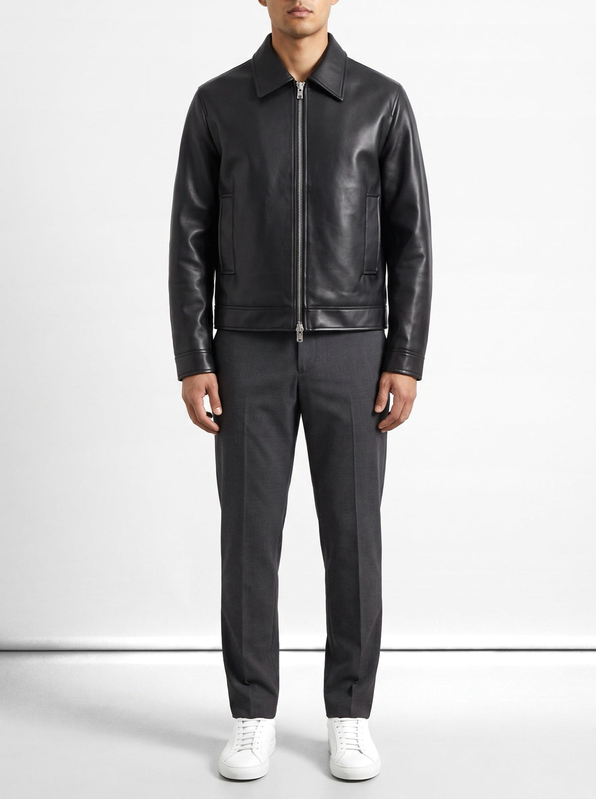 Klassische schwarze Lederjacke mit Reißverschluss