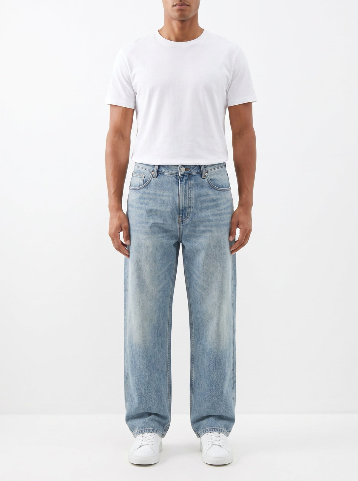 Locker geschnittene Jeans aus gewaschenem Denim