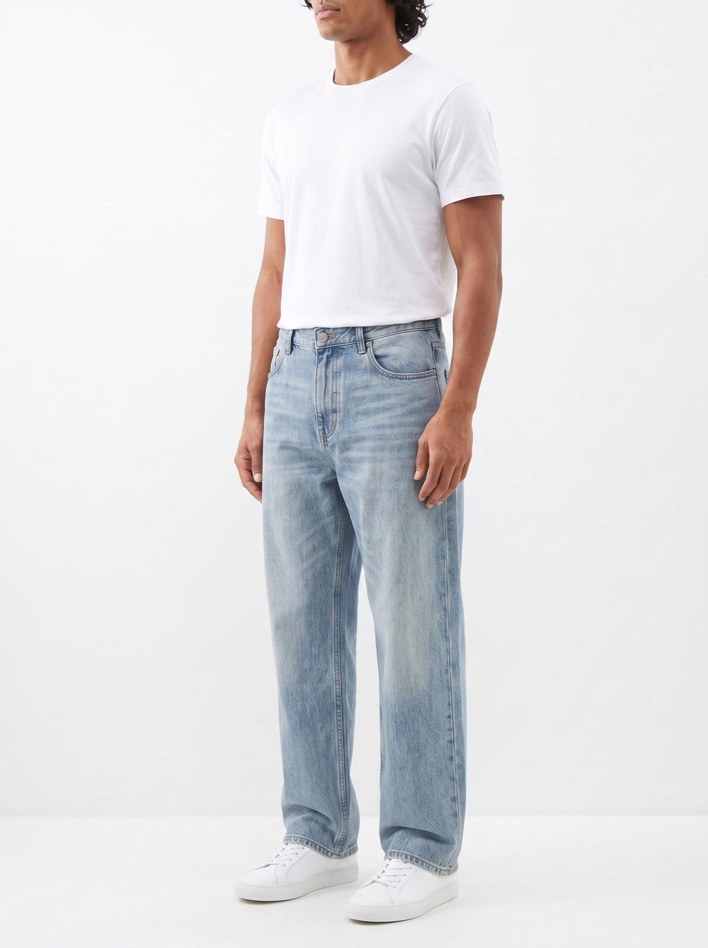 Locker geschnittene Jeans aus gewaschenem Denim