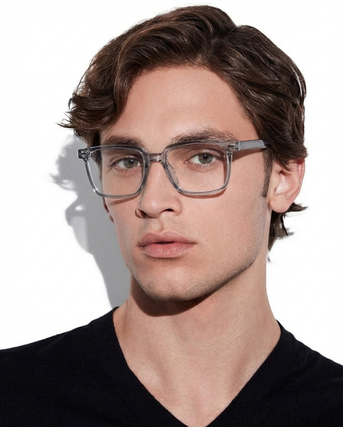 Basile Sonnenbrille — Grau — getragen